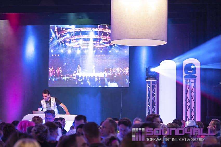 Verlichte dansvloer huren voor disco feest 4 Disco feest met dansvloer huren