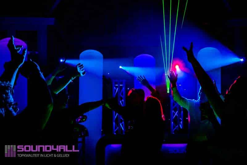 Moderne LED dansvloer huren voor een huwelijksfeest op Kasteel Maurick.