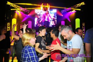 DJ voor bedrijfsfeest in Eindhoven – professionele DJ met licht en geluid voor een geslaagd zakelijk event