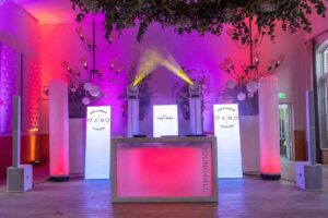 Feest Dj in Brabant huren met prachtige lichtshow en dansvloer