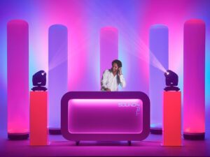 Professionele DJ show in Ridderhof Gemert met volle dansvloer